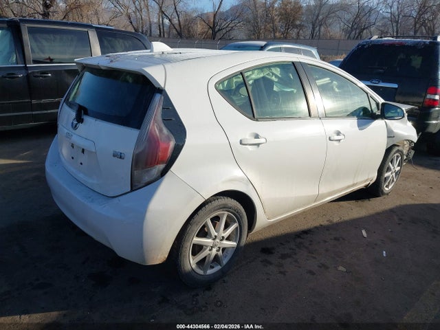 JTDKDTB36F1584137 Toyota Prius C One