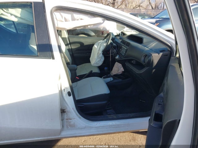 JTDKDTB36F1584137 Toyota Prius C One