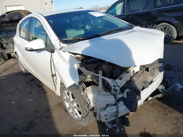 JTDKDTB36F1584137 Toyota Prius C One
