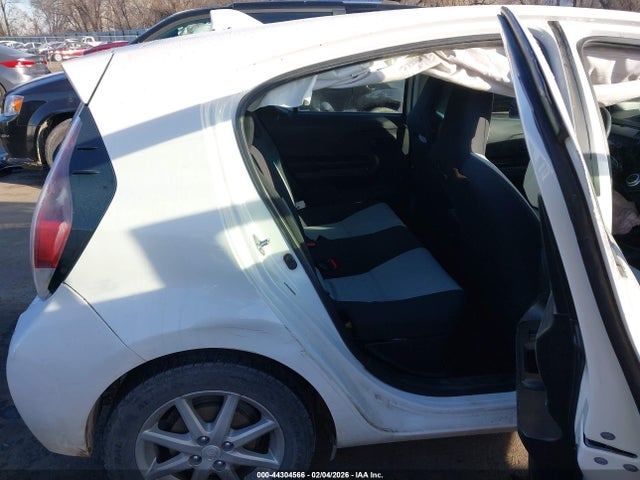 JTDKDTB36F1584137 Toyota Prius C One