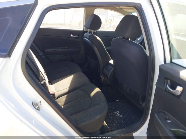 5XXGT4L32JG228715 KIA Optima Lx