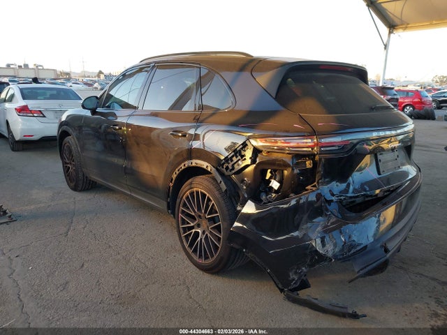 2021 PORSCHE CAYENNE WP1AA2AY2MDA00483 Photo 2