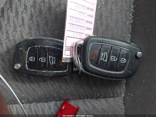 KM8SMDHF5HU209571 Hyundai Santa Fe Se