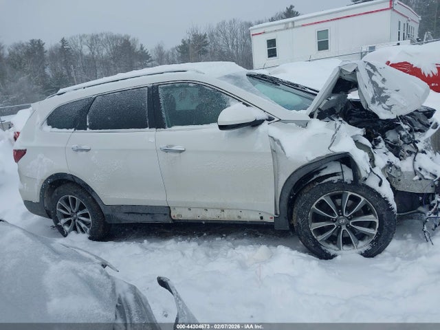 KM8SMDHF5HU209571 Hyundai Santa Fe Se
