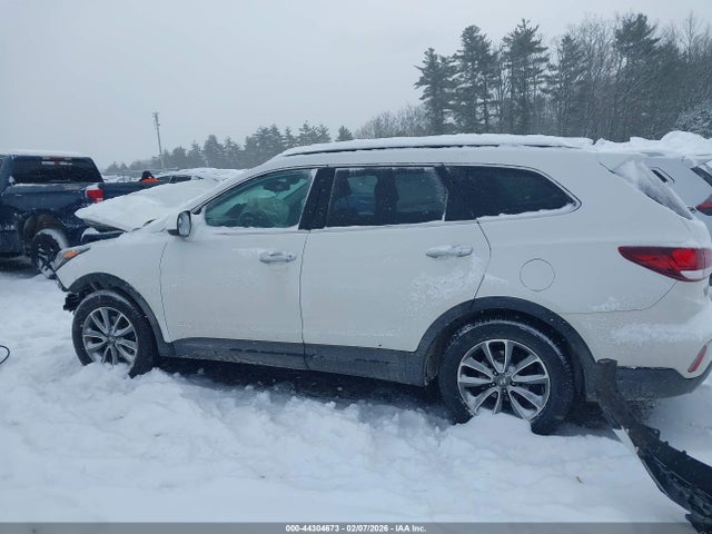 KM8SMDHF5HU209571 Hyundai Santa Fe Se