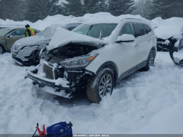 KM8SMDHF5HU209571 Hyundai Santa Fe Se