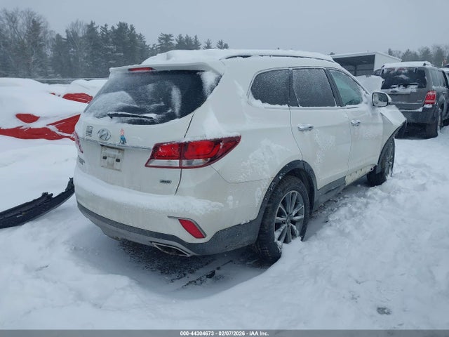KM8SMDHF5HU209571 Hyundai Santa Fe Se