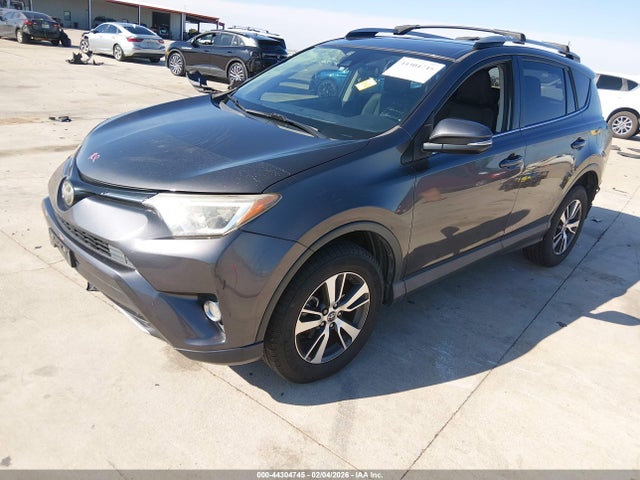 Toyota Rav4 Xle 2017 JTMWFREV1HJ106450 Image 2