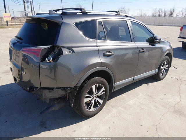 Toyota Rav4 Xle 2017 JTMWFREV1HJ106450 Image 4