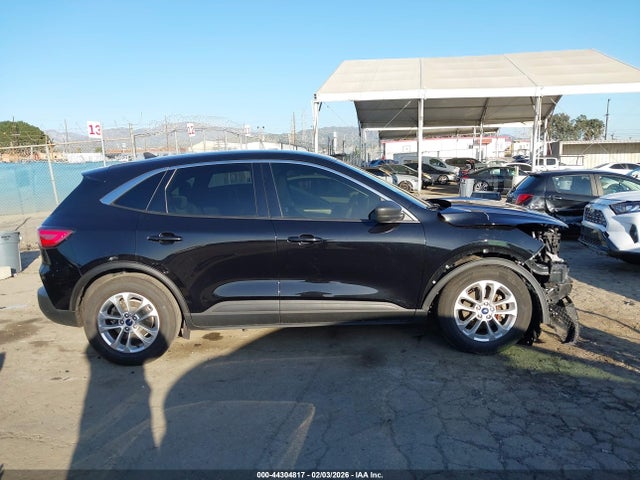 1FMCU0G6XNUB56621 Ford ESCAPE SE