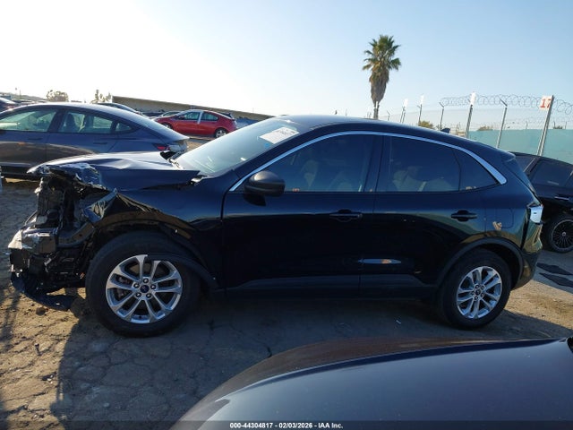 1FMCU0G6XNUB56621 Ford ESCAPE SE