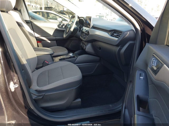 1FMCU0G6XNUB56621 Ford ESCAPE SE