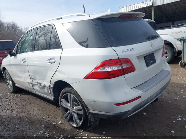 2015 MERCEDES-BENZ ML 350 4JGDA5HB7FA543250 Photo 2