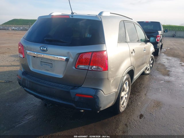 44304887 :رقم المزاد ، 5XYKT4A67CG205680 vin ، 2012 Kia Sorento Lx مزاد بيع