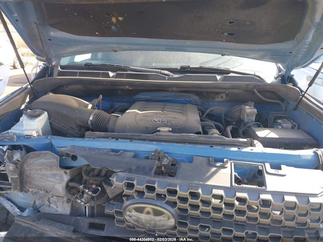 5TFUY5F12JX755568 Toyota Tundra Sr5 5.7l V8