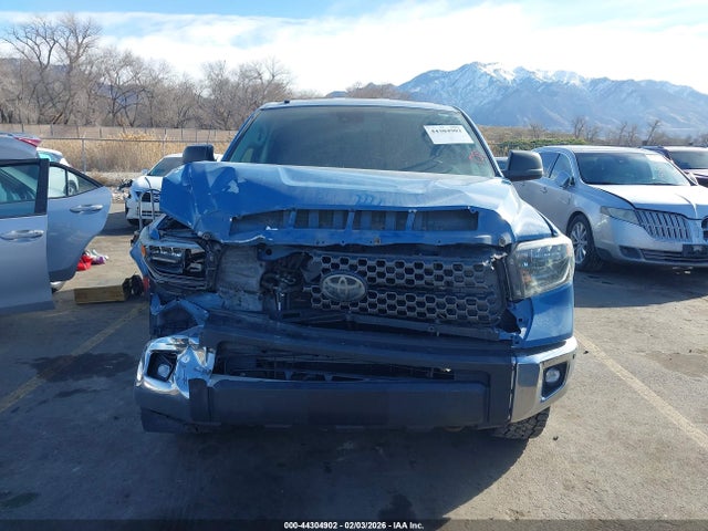 5TFUY5F12JX755568 Toyota Tundra Sr5 5.7l V8