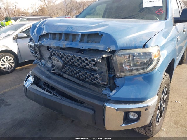 5TFUY5F12JX755568 Toyota Tundra Sr5 5.7l V8