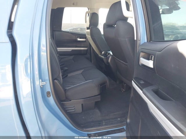 5TFUY5F12JX755568 Toyota Tundra Sr5 5.7l V8