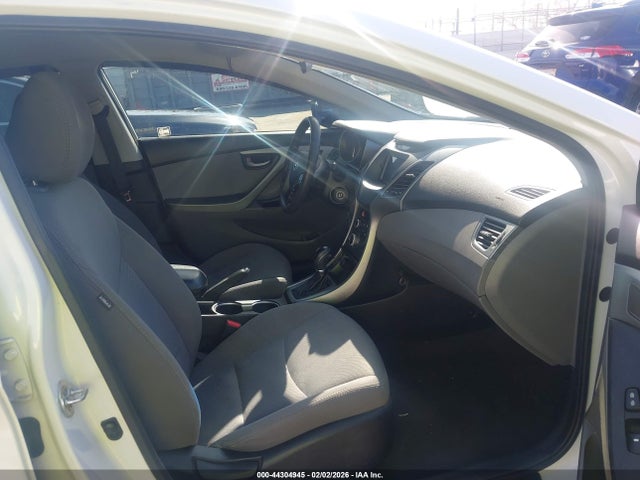 5NPDH4AE2FH627953 Hyundai ELANTRA SE