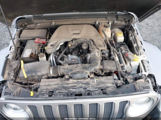 1C4HJXEG8KW529033 Jeep Wrangler Unlimited Sahara 4x4