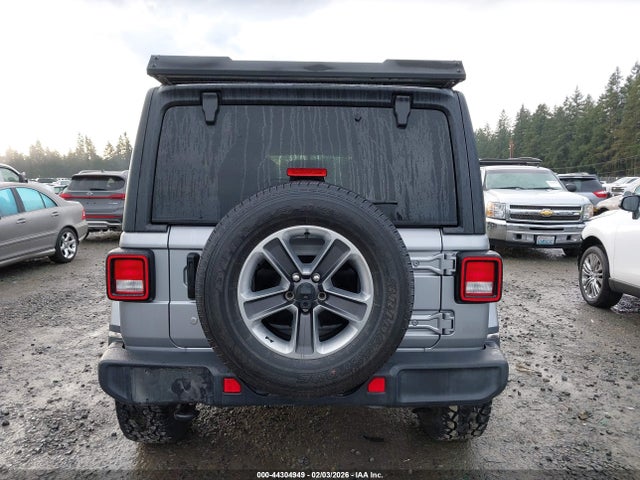 1C4HJXEG8KW529033 Jeep Wrangler Unlimited Sahara 4x4