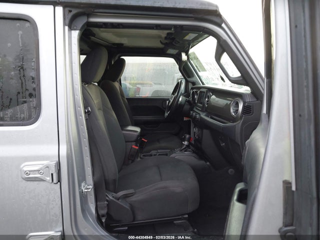 1C4HJXEG8KW529033 Jeep Wrangler Unlimited Sahara 4x4