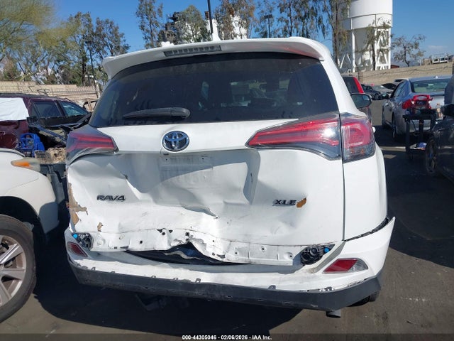 Toyota Rav4 Xle 2018 2T3WFREV1JW475185 Image 15
