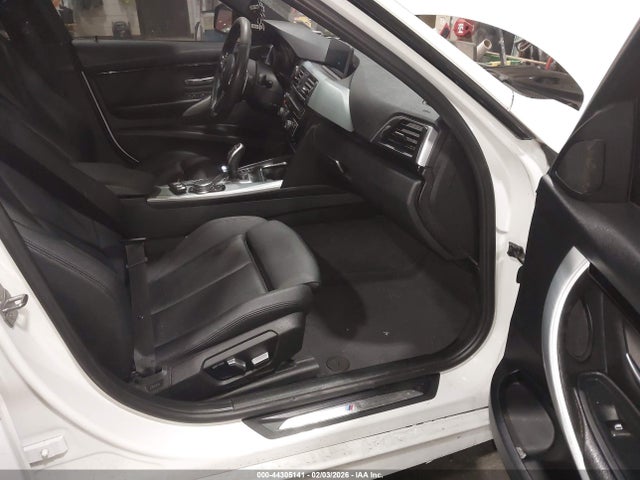 44305141 :رقم المزاد ، WBA8D9G58HNT91519 vin ، 2017 Bmw 330i Xdrive مزاد بيع
