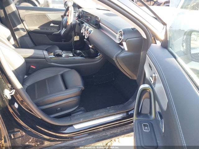 2020 MERCEDES-BENZ CLA 250 WDD5J4HB5LN060854 Photo 4