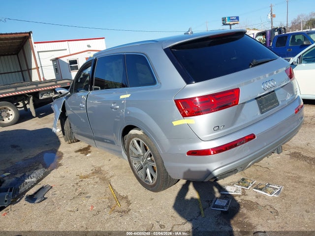 2017 AUDI Q7 WA1LAAF7XHD021294 Photo 2