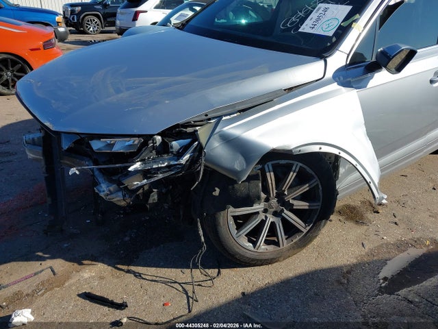 2017 AUDI Q7 WA1LAAF7XHD021294 Photo 5