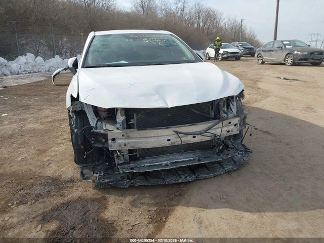 4T1B11HKXKU694267 Toyota CAMRY LE
