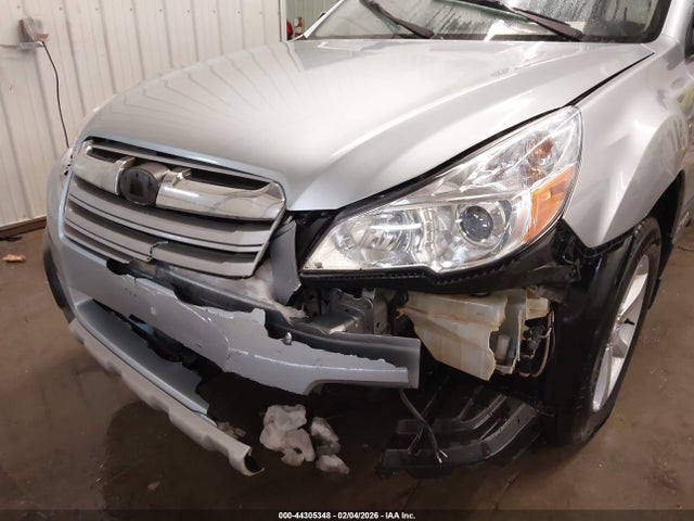Продажа на аукционе авто 2014 Subaru Outback 3.6r Limited, vin: 4S4BRDMC4E2202812, номер лота: 44305348