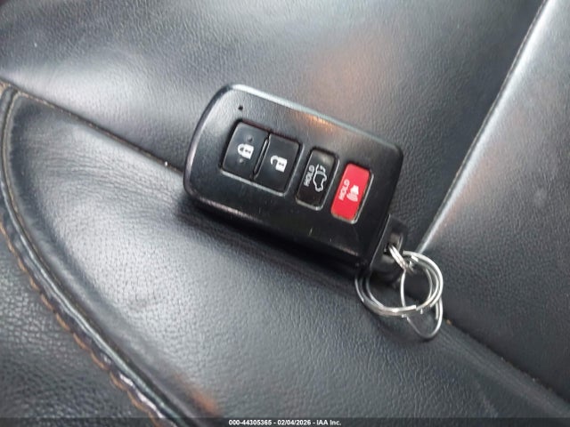 5TDKZRFH6JS262619 Toyota Highlander Xle