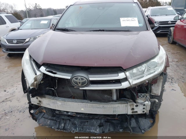 5TDKZRFH6JS262619 Toyota Highlander Xle