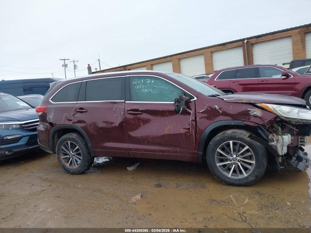 5TDKZRFH6JS262619 Toyota Highlander Xle