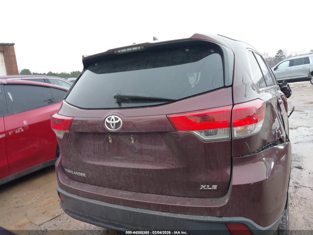 5TDKZRFH6JS262619 Toyota Highlander Xle