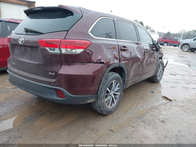 5TDKZRFH6JS262619 Toyota Highlander Xle