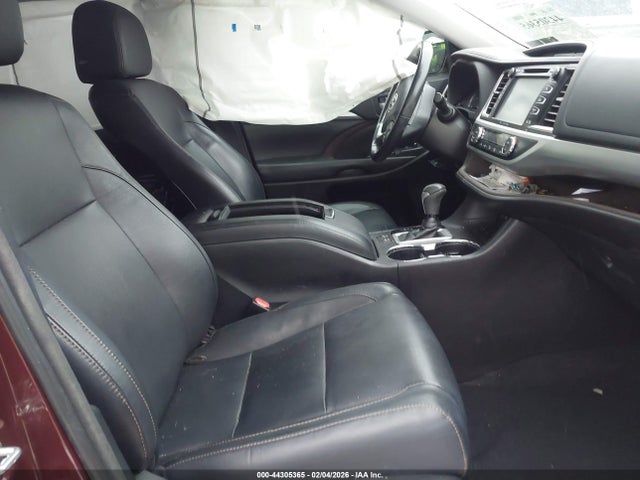 5TDKZRFH6JS262619 Toyota Highlander Xle