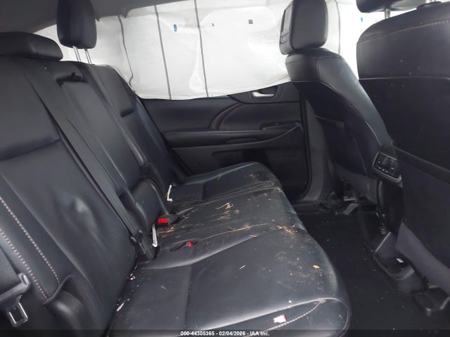 5TDKZRFH6JS262619 Toyota Highlander Xle