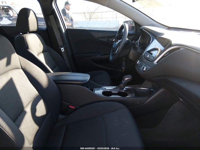 1G1ZD5ST9RF238805 Chevrolet Malibu Fwd 1lt