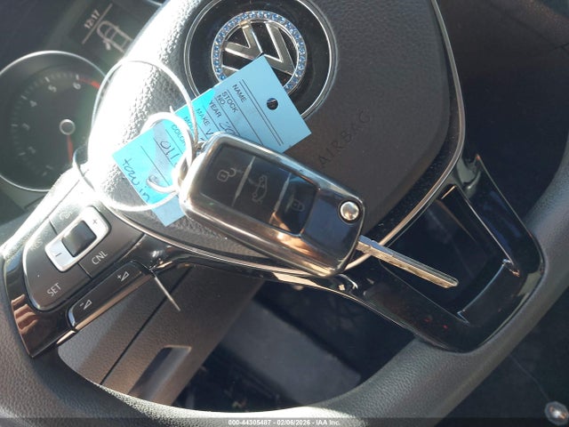1VWAT7A39HC011342 Volkswagen Passat 1.8t S