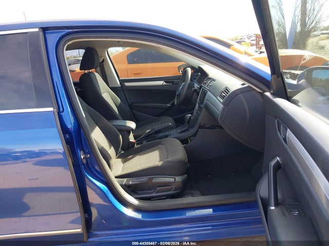 1VWAT7A39HC011342 Volkswagen Passat 1.8t S