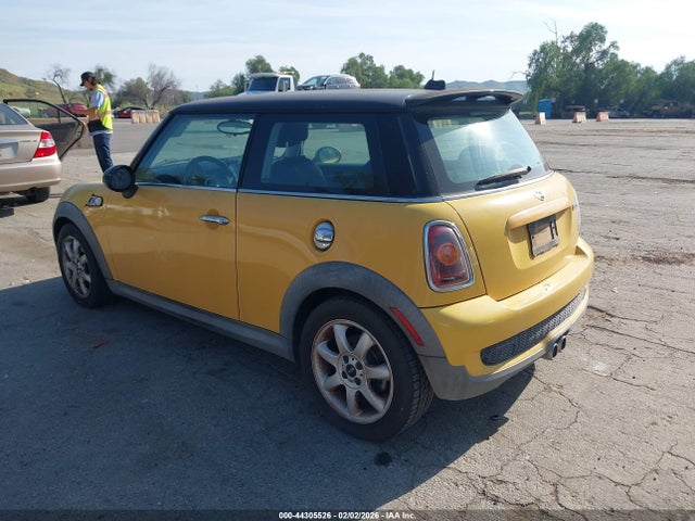 2009 MINI COOPER S WMWMF73579TW81718 Photo 2