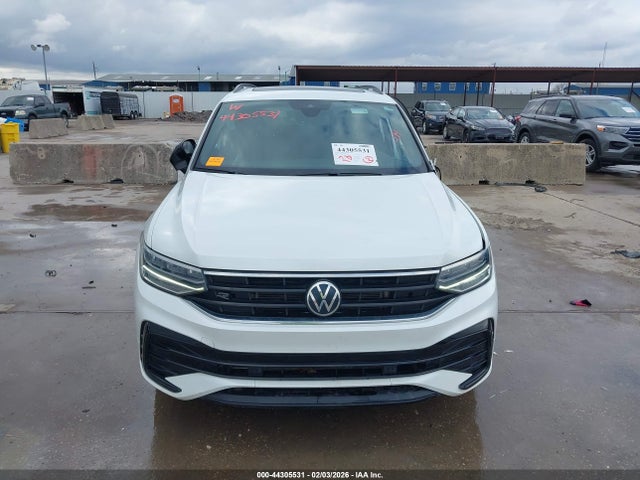 Продажа на аукционе авто 2023 Volkswagen Tiguan 2.0t Se R-line Black, vin: 3VVCB7AXXPM111658, номер лота: 44305531