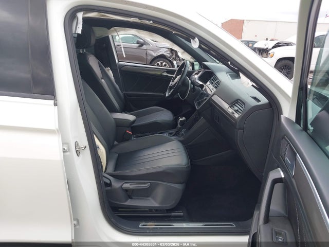 Продажа на аукционе авто 2023 Volkswagen Tiguan 2.0t Se R-line Black, vin: 3VVCB7AXXPM111658, номер лота: 44305531