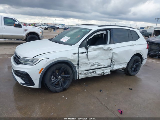 Продажа на аукционе авто 2023 Volkswagen Tiguan 2.0t Se R-line Black, vin: 3VVCB7AXXPM111658, номер лота: 44305531