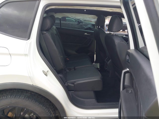 Продажа на аукционе авто 2023 Volkswagen Tiguan 2.0t Se R-line Black, vin: 3VVCB7AXXPM111658, номер лота: 44305531