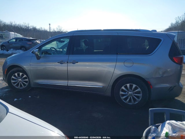2018 Chrysler Pacifica Touring L მანქანა იყიდება აუქციონზე, vin: 2C4RC1BG7JR356077, აუქციონის ნომერი: 44305540