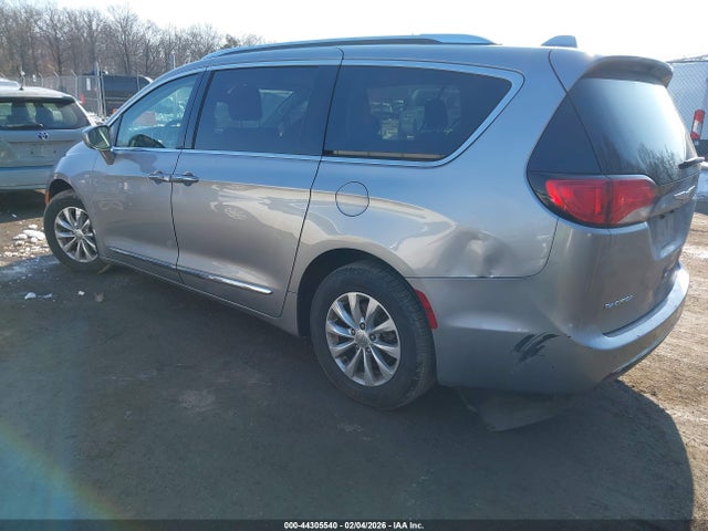 2018 CHRYSLER PACIFICA 2C4RC1BG7JR356077 Photo 2